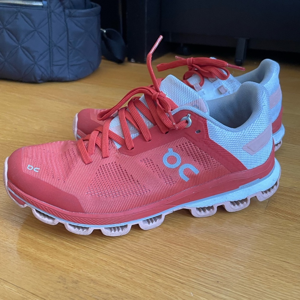 On Clouds Women Size 7